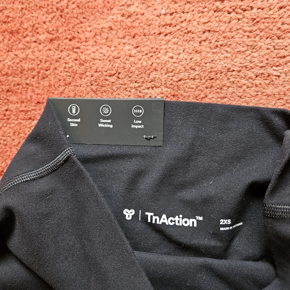 Aritzia TnAction TnaBUTTER™ Cheeky Hi-Rise 7" Short Legging Size 2XS Black - Picture 5 of 5